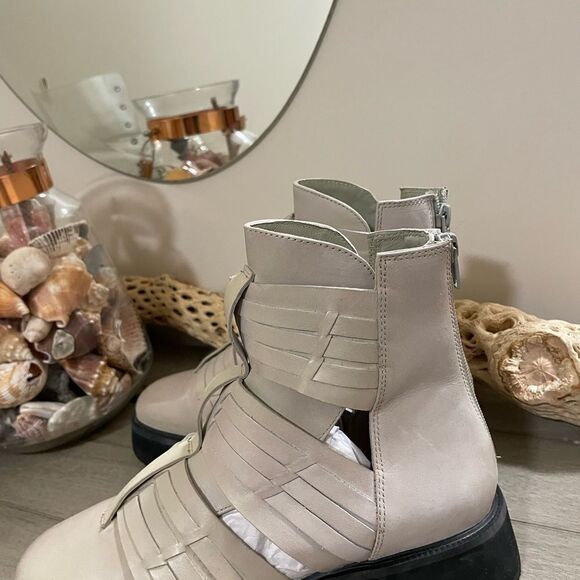 New Free  People Hydra Huarache
Lugged Edgy Moto Zip Boots size 8 NWOB - Picture 7 of 9